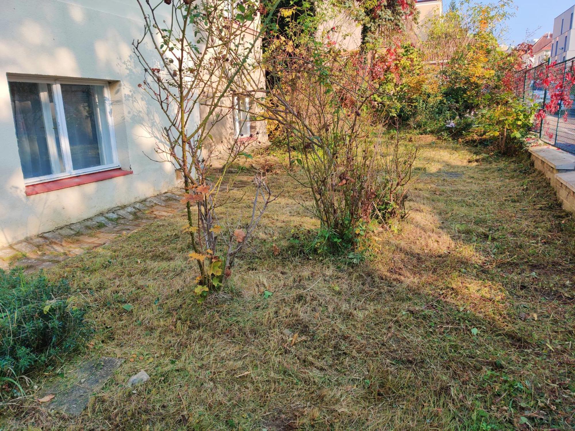 In House With Private Parking And Garden Affittacamere Praga