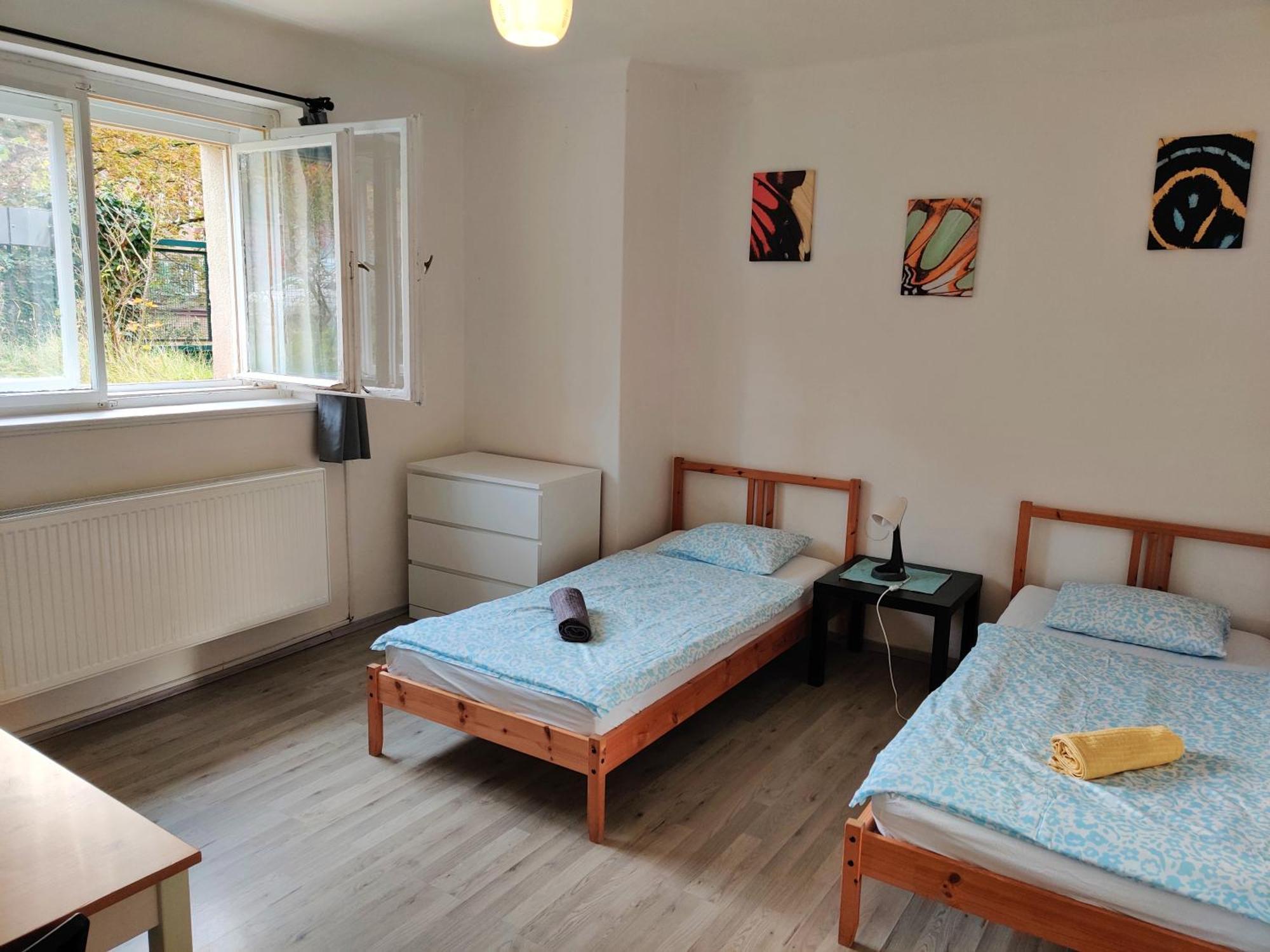 In House With Private Parking And Garden Affittacamere Praga